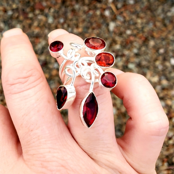 New Twisted Garnet Silver Ring. - Picture 10 of 12